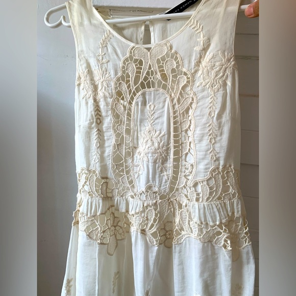 Cream lace dress - Picture 1 of 6